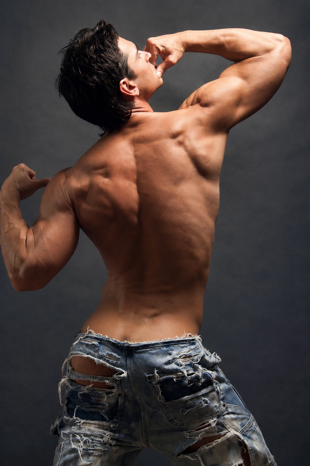 Male gluteal anatomy and muscular contour